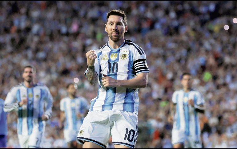 Lionel Messi marcó un gol desde los once pasos en su regreso a las canchas luego de una sobrecarga muscular. EFE