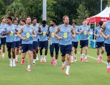 Harry Kane encabeza el entrenamiento de Inglaterra. El duelo con Costa Rica exigirá adaptación física debido a las altas temperaturas en Florida. EFE/C. Herrera