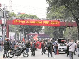 Los integrantes de la Coordinadora marcharon sobre la Calzada de Tlalpan en la Ciudad de México. EL UNIVERSAL