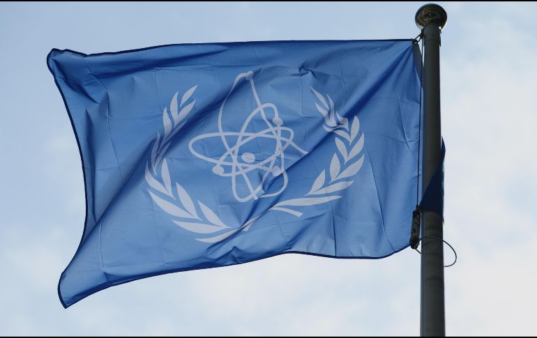 La bandera del Organismo Internacional de Energía Atómica en la sede de esa agencia en Viena, el 2 de marzo del 2026 .AP/H. -Peter Bade