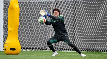 GUILLERMO OCHOA. El paso del tiempo ha renovado a las plantillas, pero el futbol siempre guarda lugar para sus figuras más destacadas. IMAGO7