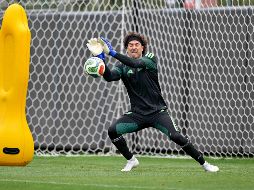 GUILLERMO OCHOA. El paso del tiempo ha renovado a las plantillas, pero el futbol siempre guarda lugar para sus figuras más destacadas. IMAGO7