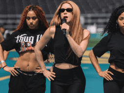 En la misma publicación, la colombiana compartió un video en el que se ve su llegada al estadio, así como los ensayos de sus bailes. ESPECIAL/ Facebook/ Shakira