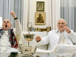 En Los dos Papas, la pasión por el futbol une a Francisco y Benedicto XVI, quienes comparten un emotivo momento juntos. ESPECIAL/NETFLIX
