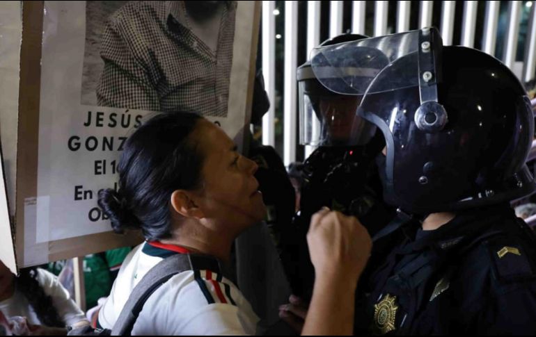 Familiares de víctimas reclamaron mayor atención a las búsquedas y denunciaron la falta de respuestas frente a un fuerte resguardo policial. SUN/F. Rojas