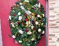 La ofrenda floral tenía un listón en el que se leía el apellido de la diputada. ESPECIAL