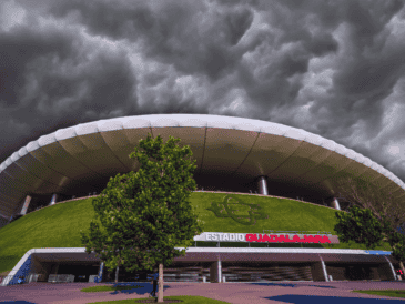 Hacia la tarde y la noche, la probabilidad de lluvia se dispara hasta un 65%, con un alto potencial de desarrollo de tormentas eléctricas aisladas en distintas zonas de Guadalajara. EL INFORMADOR / ARCHIVO