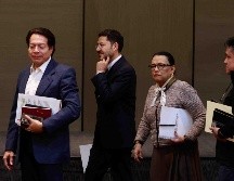 A las afueras de la Segob, los maestros expresaron su molestia con los integrantes de la CNUN, a quienes incluso les gritaron 