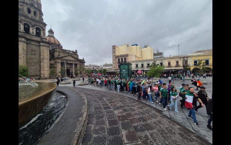 Fan Fest de Guadalajara a reventar; aficionados dan color al Centro tapatío (FOTOS)