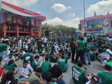 Aficionados disfrutando el partido inaugural del Mundial 2026 en el Fan Fest en el Centro de Guadalajara. EL INFORMADOR / O. GONZÁLEZ