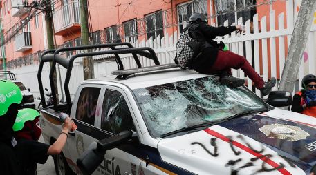 Las confrontaciones entre la policía antidisturbios y unas 200 personas empañaron el glamour de la inauguración del Mundial 2026. EFE/I.Esquivel