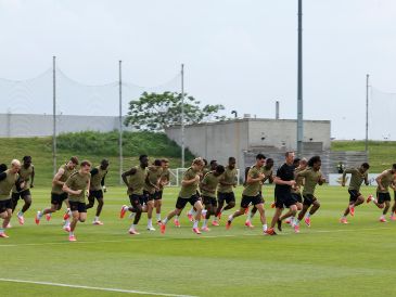 Jugadores de Canadá en una sesión de entrenamiento previa al partido de la fase de grupos ante Bosnia y Herzegovina. XINHUA/Y. Shu