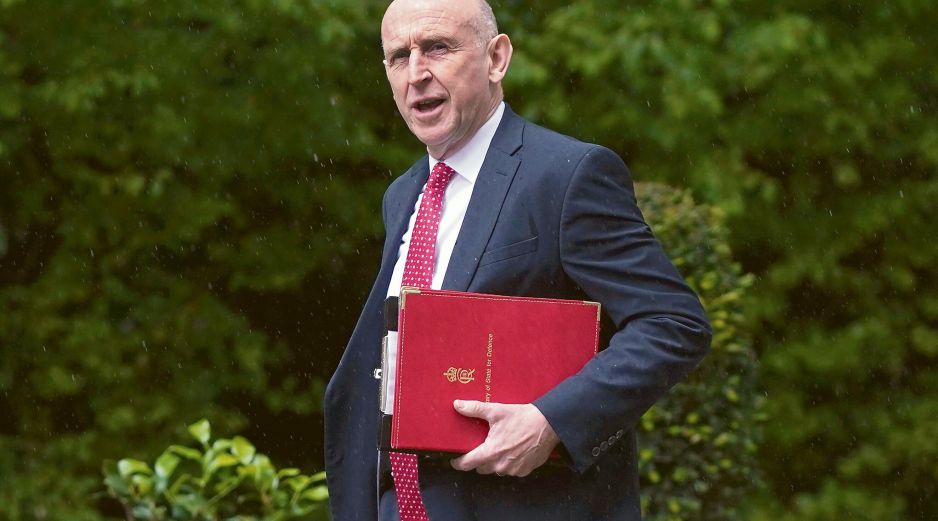 John Healey argumentó que el presupuesto previsto no responde a las amenazas actuales ni a los compromisos internacionales del Reino Unido. AP