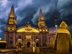 Los modelos meteorológicos actualizados por la Conagua indican que la probabilidad de lluvia para hoy en Guadalajar supera el 60 por ciento. ESPECIAL / CANVA