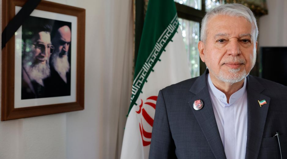 El ministro iraní de Patrimonio Cultural, Turismo y Artesanía, Reza Salehi Amiri, consideró este viernes en una entrevista con EFE que si no hay injerencia en la negociación de paz es posible un acuerdo y subrayó que frenar estas intromisiones, de las que acusó explícitamente a Israel, depende de EE.UU. EFE/Z. Aragón