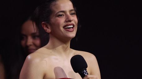 La firma Dior ha sido la encargada de renovar con cuatro diseños el vestuario de la artista sobre el escenario de 'LUX Tour 2026', la gira de su último álbum. EFE/ARCHIVO