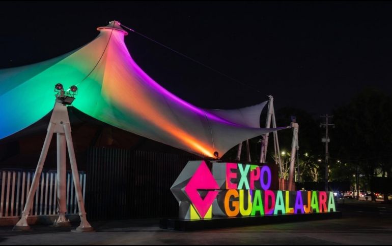 Las icónicas letras de Expo Guadalajara cuentan con un espectáculo de iluminación y mapping. ESPECIAL