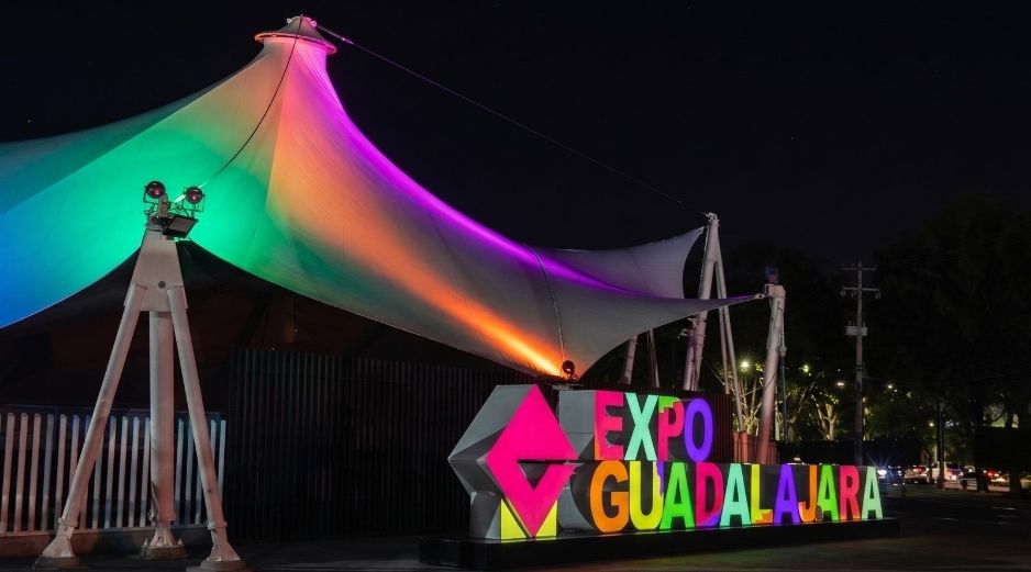 Las icónicas letras de Expo Guadalajara cuentan con un espectáculo de iluminación y mapping. ESPECIAL