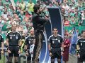 Alejandro Fernández emocionó a miles de fans con su interpretación impecable del Himno. SUN/C. Mejía