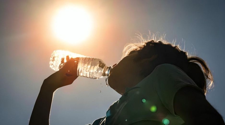 Las olas de calor representan un desafío creciente para las ciudades, donde la combinación entre altas temperaturas y factores sociales puede incrementar los riesgos para la salud. CANVA