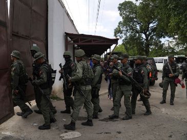 Soldados allanan el Centro Penitenciario de Tocorón, lugar de origen de la banda Tren de Aragua, en Tocorón, Venezuela. AP/ARCHIVO