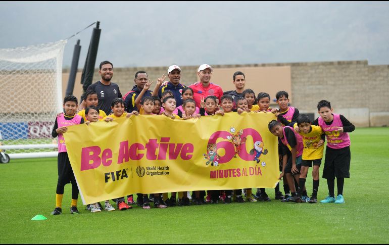 La iniciativa busca fomentar hábitos saludables mediante al menos 60 minutos diarios de ejercicio, aprovechando la presencia de las selecciones mundialistas para inspirar a las nuevas generaciones. CORTESÍA.