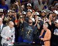 Con una actuación estelar de Jalen Brunson y una remontada en el último cuarto, Nueva York se coronó campeón ante San Antonio y volvió a la cima del basquetbol. AFP.