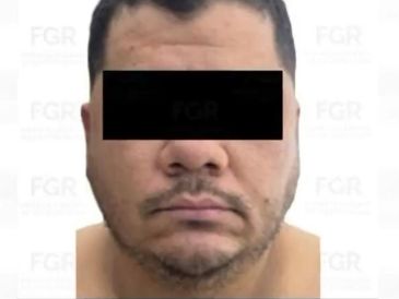 José "N" fue detenido junto a Jorge "N" después de un cateo realizado en dos inmuebles en la colonia Jardines de Santa Isabel, en Guadalajara. X/FGRMexico