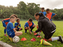 La Procuraduría Federal del Consumidor (Profeco) realizó un estudio para conocer los costos, modalidades y características de las escuelas de futbol dirigidas a menores de ocho años. CANVA