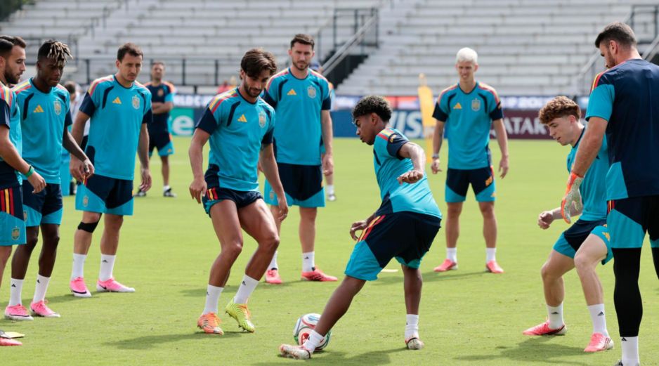 Lamine Yamal de España entrena con sus compañeros este domingo en Atlanta. EFE/ Lavandeira Jr