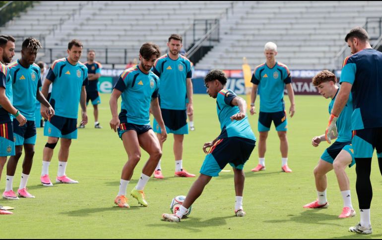 Lamine Yamal de España entrena con sus compañeros este domingo en Atlanta. EFE/ Lavandeira Jr