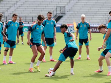 Lamine Yamal de España entrena con sus compañeros este domingo en Atlanta. EFE/ Lavandeira Jr