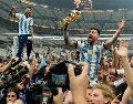 Lionel Messi y Argentina buscarán en el Mundial 2026 algo que solo Italia y Brasil han logrado, el bicampeonato. AP / ARCHIVO