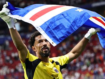 Conoce a Vozinha, el veterano guardameta de Cabo Verde que frustró a España en su debut mundialista. EFE / R. Wittek