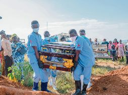 Autoridades sanitarias han endurecido las normas para la convivencia e incluso los entierros en el Congo para evitar en la medida de lo posible el avance del virus. AFP