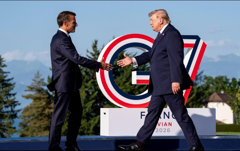 Emmanuel Macron, presidente de Francia, recibe al presidente de Estados Unidos, Donald Trump, en la cumbre del G7 en Evian-les-Bains, Francia. AP/The Canadian Press/C. Katsarov