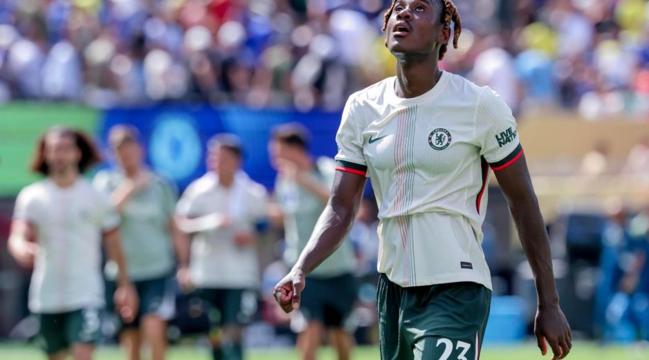 Trevoh Chalobah, en la imagen, sustituirá al lesionado Tino Livramento en la lista definitiva de Inglaterra para el Mundial de 2026. EFE/J. LANE