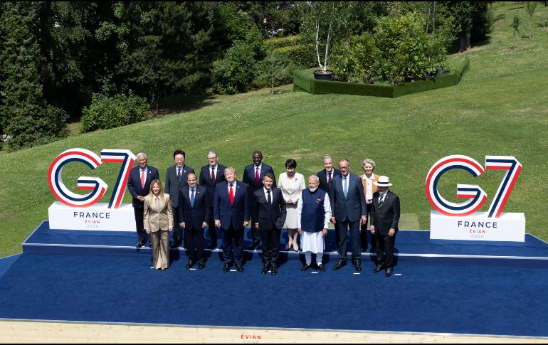 Participantes posan para fotografías durante la cumbre del Grupo de los Siete (G7), en Evian-les-Bains, Francia, el 16 de junio de 2026. XINHUA