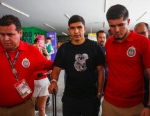 Alrededor de las cuatro de la tarde, el tapatío cruzó las puertas de llegadas del aeropuerto, donde fue recibido por personal del club. EL INFORMADOR/ J. ACOSTA.
