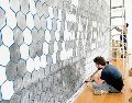 Proceso de montaje de la exposición “Terreno de juego”, en el MURA. CORTESÍA