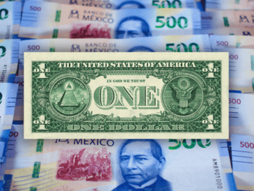 En las ventanillas de los principales bancos comerciales, la divisa norteamericana se ofrece a la venta en un rango cercano a los 17.60 pesos. La compra se ubica alrededor de los 16.61 pesos. ESPECIAL / CANVA