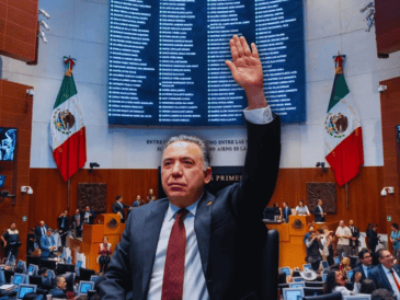 El senador no dio a conocer cuándo retomará su escaño en el Congreso de la Unión para atender sus actividades. FACEBOOK / Enrique Inzunza Cázarez