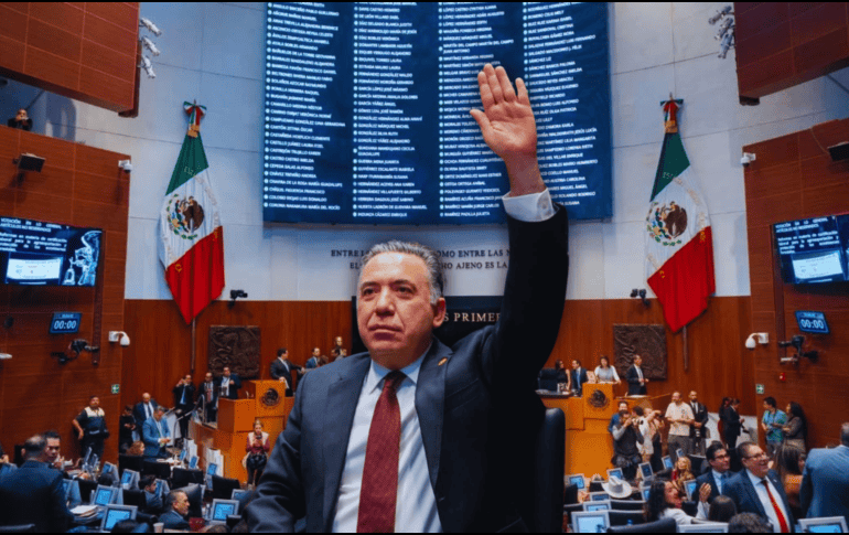 El senador no dio a conocer cuándo retomará su escaño en el Congreso de la Unión para atender sus actividades. FACEBOOK / Enrique Inzunza Cázarez