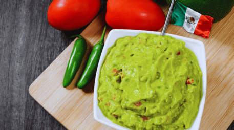 En sus inicios prehispánicos, la receta del guacamole era extremadamente sencilla y directa. ESPECIAL / CANVA