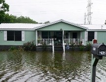 Varias viviendas rodeadas de agua tras el paso de la tormenta tropical 