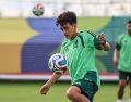 Gilberto Mora se enfoca en disfrutar el presente y responder dentro de la cancha tras convertirse en el jugador más joven en debutar en una Copa del Mundo. EL INFORMADOR/ A. NAVARRO.