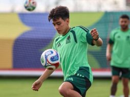 Gilberto Mora se enfoca en disfrutar el presente y responder dentro de la cancha tras convertirse en el jugador más joven en debutar en una Copa del Mundo. EL INFORMADOR/ A. NAVARRO.