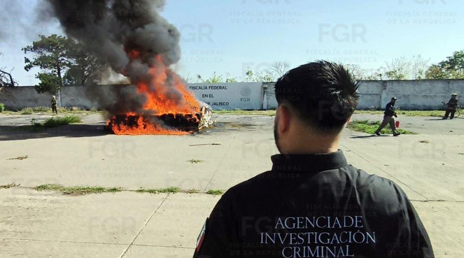 La FGR en Jalisco detalló que fueron destruidas dos toneladas con 173 kilogramos de marihuana. FGR