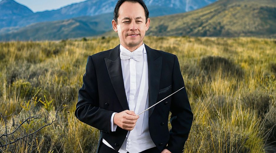El maestro peruano Fernando Valcárcel, dirigirá a la Orquesta Filarmónica de Jalisco. CORTESÍA