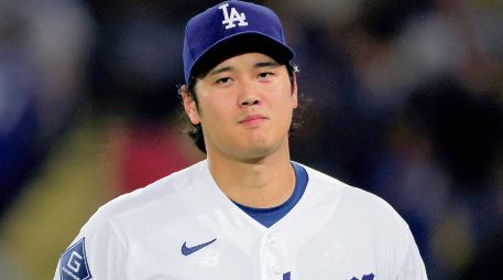 Shohei Ohtani permitió cuatro carreras en una difícil quinta entrada, pero terminó celebrando la victoria gracias a la reacción de sus compañeros. AFP